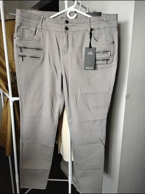 MBLM Pennington Women's Light Wash Gray Curvy Skinny Zip 7 Pocket Denim Jeans